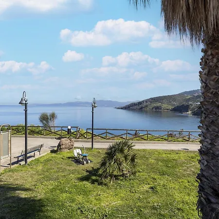 Con Vista Mare, Terrazza, Aria Condizionata Lejlighed